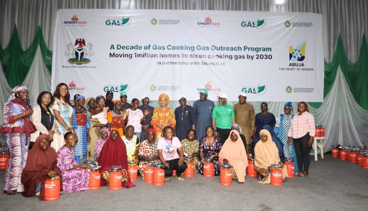 Ekpo Flags Off The Distribution Of Free Cooking Gas In Abuja